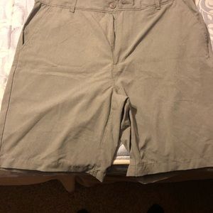 Mens air flow shorts by Lee. Size 38. Worn once. Very nice material. Gray color